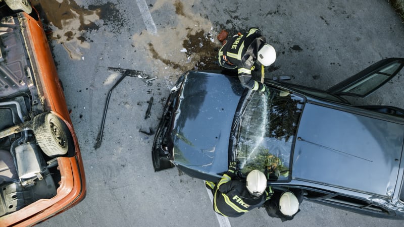 Z hořícího vozu vypadl řidič při nehodě na Českobudějovicku. Už mu nebylo pomoci