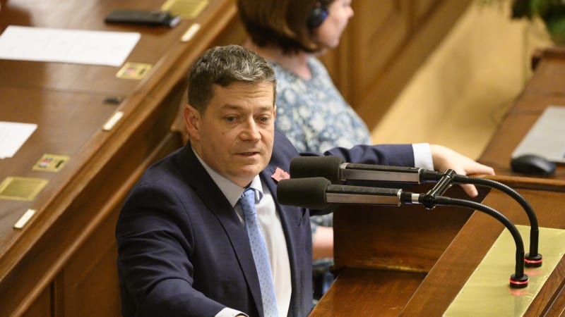 ON-LINE: Místopředsedou Sněmovny bude Nacher, získal drtivých 144 hlasů. Doplní ho Barták