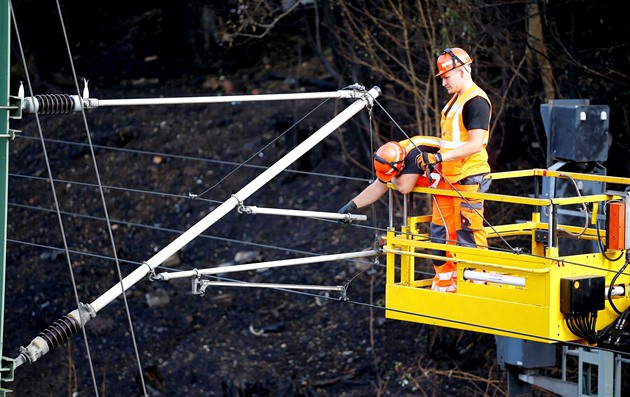 Provoz vlaků mezi Prahou a Ústím se podařilo obnovit, stál přes pět hodin