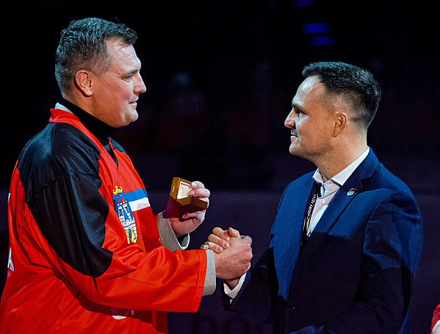 Dojemné gesto. Legendě Pirátů se vrátil postupový prsten, který dala na charitu