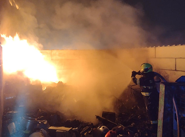 V hornoslavkovské věznici hořel elektroodpad, oheň vzplál v nestřežené části