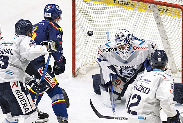 ONLINE: Vítkovický gól odvolán po trenérské výzvě, Liberec vyzve Olomouc