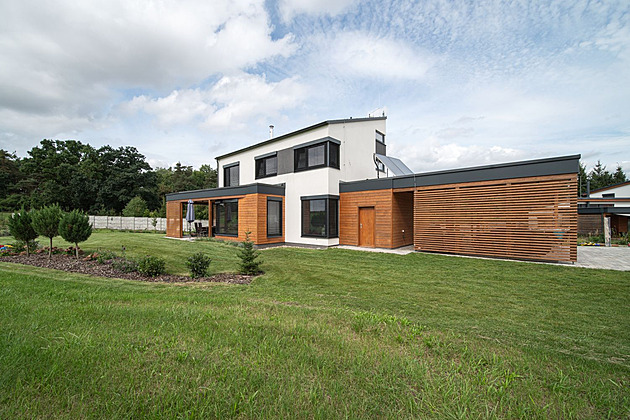 Luxusní život v praktickém domě u lesa. Majitel zpětně lituje jen jediné věci