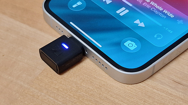 Mnohá sluchátka mohou hrát lépe. Vyzkoušeli jsme „dongle“ s moderními kodeky