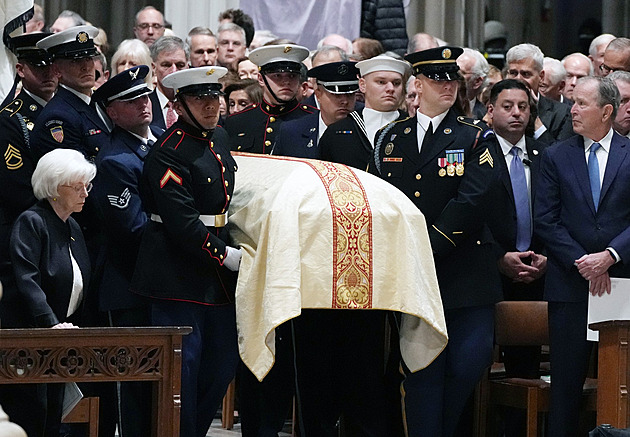 Na pohřeb Cheneyho dorazil Bush, Biden i bývalí viceprezidenti. Trumpa nepozvali