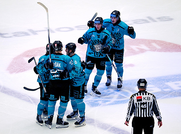 ONLINE: Pardubice hostí Spartu, Kometa vyzývá Olomouc. Litvínov hraje s Kladnem