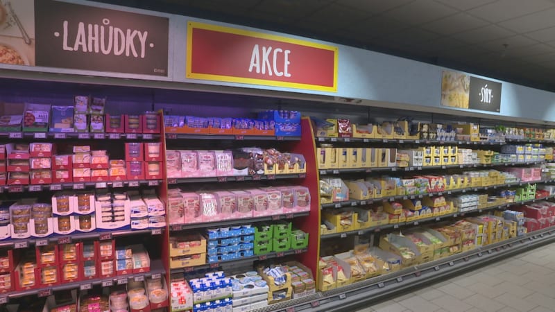 Slevy vládnou jídelníčku většiny Čechů. Letáky jsou stále v kurzu, na vzestupu jsou aplikace