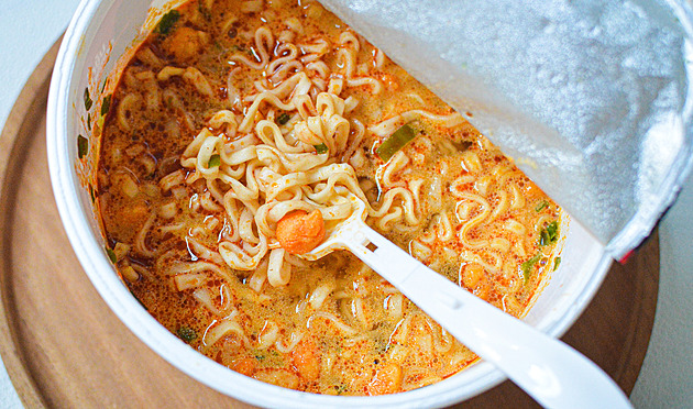 Invazivní, škodlivé. Studie shrnuje vpád ultrazpracovaných produktů do stravy