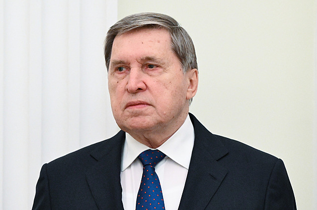 Evropa se do mírového procesu zbytečně vměšuje, řekl Putinův poradce Ušakov