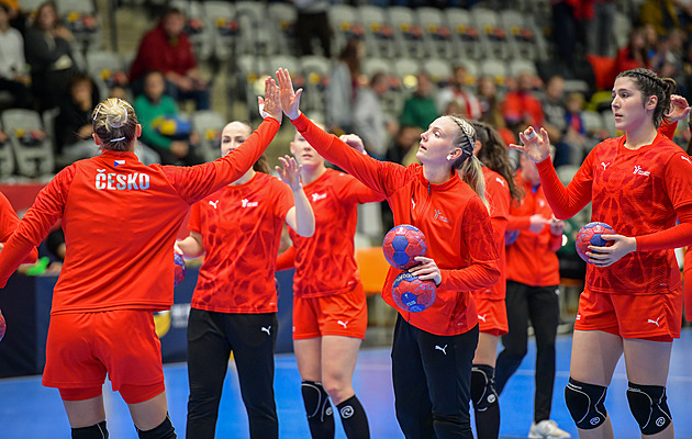 Cesta vede přes zahraničí. Své pokroky mají české házenkářky ukázat na MS