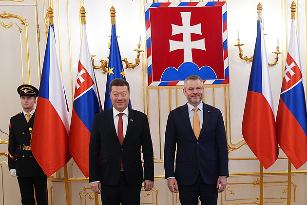 Okamura na Slovensku „restartuje“ vztahy. Sešel se s Pellegrinim, čeká ho Fico