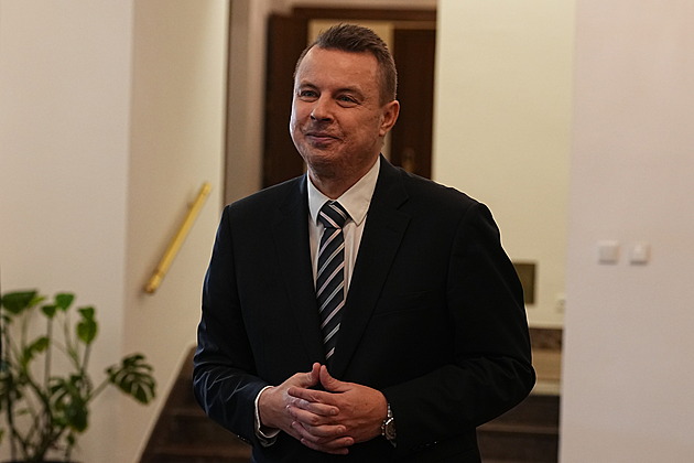 Post předsedy strany PRO jednomyslně obhájil Rajchl, vyzyvatele neměl