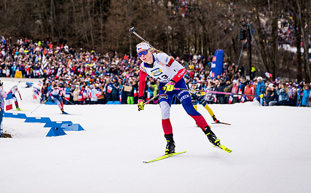 Jeanmonnotová si užila sólo jízdu, Češky ve stíhačce zdržela nepřesná střelba