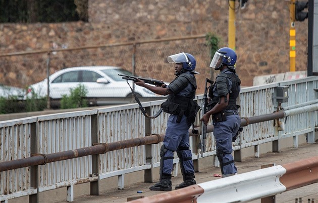 Deset lidí zemřelo a deset bylo zraněno při střelbě u nočního podniku v JAR