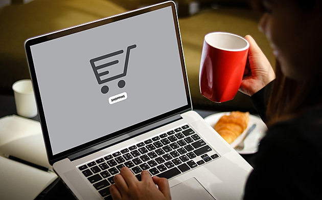 E-shopy se přibližují zákazníkům, služby však dál zaostávají, říká průzkum