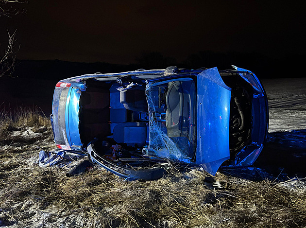 Havárie uvěznila řidičku v autě, pomoc duchapřítomně zařídila malá spolujezdkyně