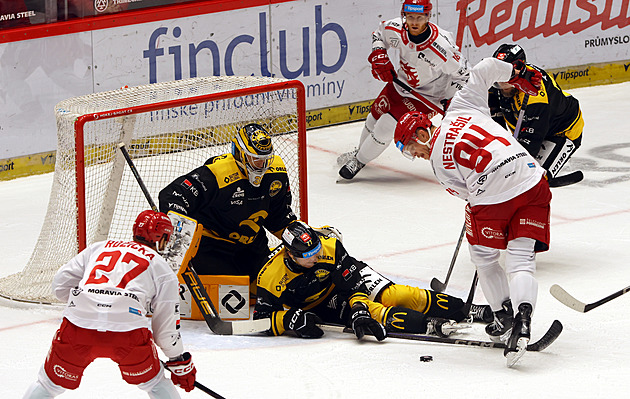 ONLINE: Třinec hraje s Litvínovem. Sparta se vrací proti Kladnu, lídr čelí Vítkovicím