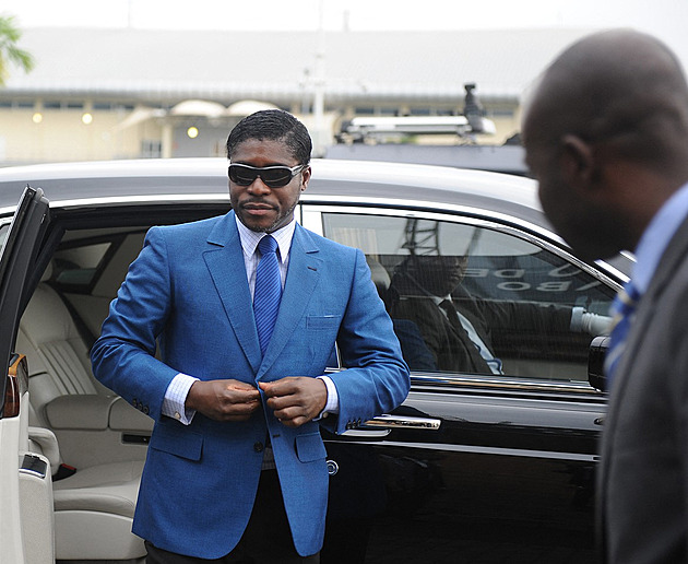 Playboy milující luxus a Jacksona. Syna afrického vládce si předchází USA i Rusko