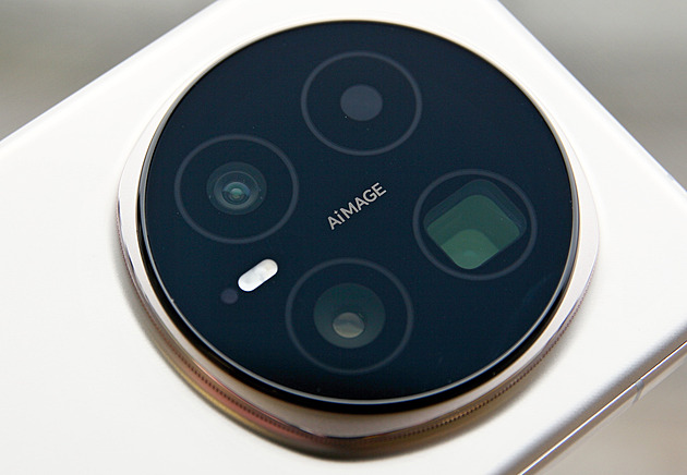 Do Česka zamíří nový špičkový fotomobil. Několik prvků má jako iPhone