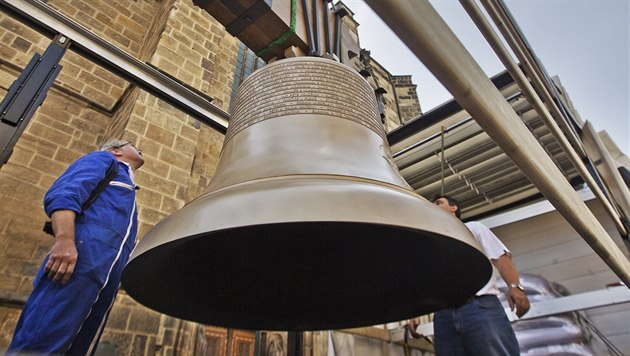 Po 12 letech utichly zvony na plzeňské katedrále, kvůli opravě zvonové stolice