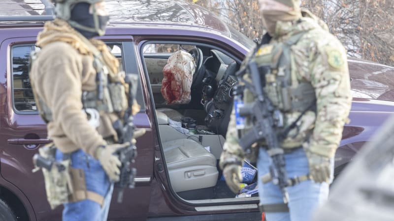 Zastřelení ženy agentem vzbudilo v USA bouři nevole. Přináší Trump opravdu víc bezpečí?