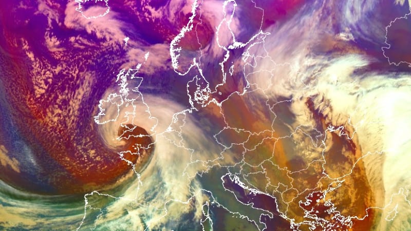 RADAR: Sněhová mračna překročila hranice. Sledujte, kde aktuálně čekat bílou nadílku
