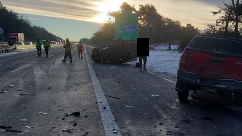 Kolaps na D1 na Žďársku: Nehody uzavřely dálnici v obou směrech, čeká se hodiny