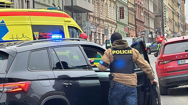 Hlášená střelba ve škole na Žižkově. Nebezpečí nehrozí, uklidňuje policie