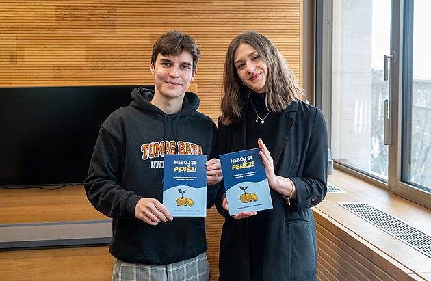 Studenti zlínské univerzity vydali knihu o finanční gramotnosti pro mladé