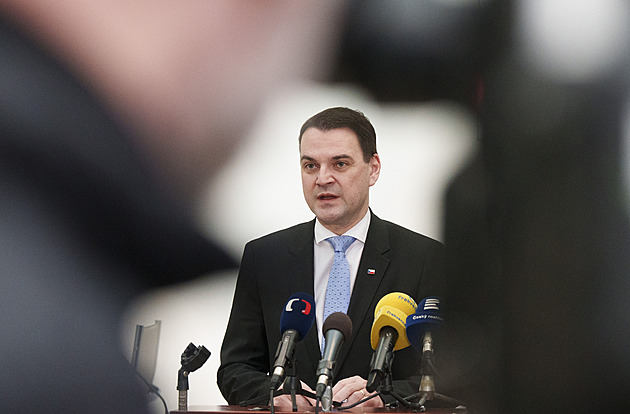 Macinka škrtá pomoc školám na Ukrajině. Je mi z vás na zvracení, vzkázal Lipavský