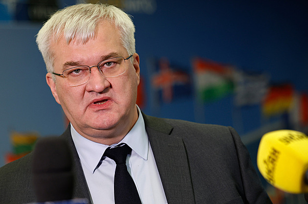 Šéf ukrajinské diplomacie v polemice přirovnal Orbána k Hitlerově poskoku