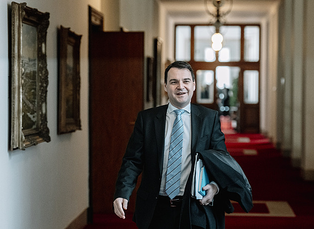 „Směšně nabubřelé.“ Macinka musí rezignovat, požadují šéfové opozičních stran