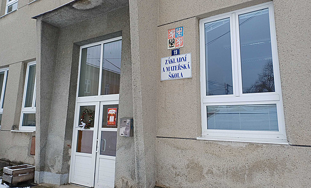 „Těžko říct, čeho se bál.“ Ředitel přivolal do školy policii, žáci žádali jeho rezignaci