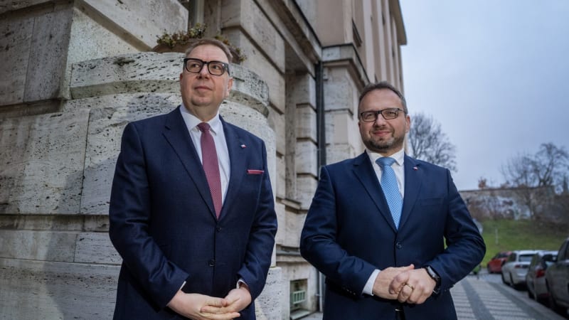 Vláda zpomalení růstu penzí nezruší. Vyhráli jste lží, vpálil jí Jurečka