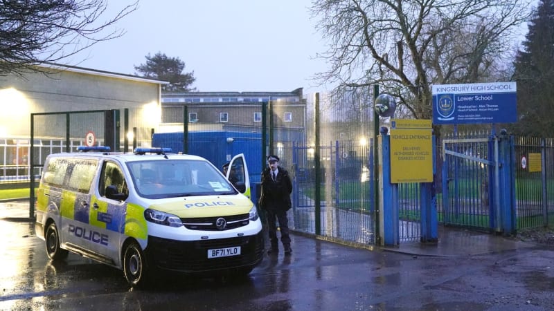 Brutální pobodání v londýnské škole: Zadrželi 13letého chlapce. Měl křičet Allahu Akbar