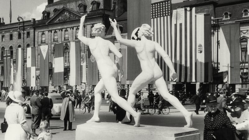 Olympijský výbor pod palbou kritiky kvůli tričkům z dob nacismu. Jde o kolekci, hájí se