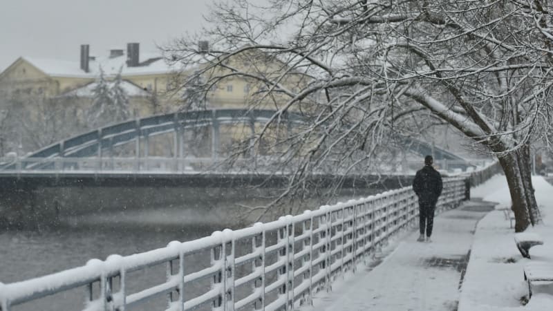 Upravená VÝSTRAHA: Hrozí sněhové jazyky. Podívejte se, kde napadne až 15 centimetrů