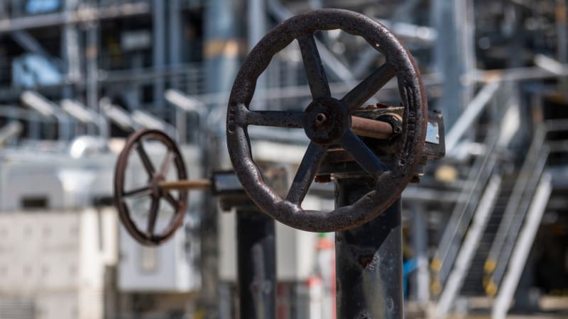 Stav ropné nouze na Slovensku: Stát po přerušení dodávek přes Ukrajinu sáhne na nouzové zásoby