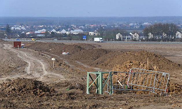 Zdražování bytů závisí i na otvíraných dálnicích. Vidět je to třeba kolem D35