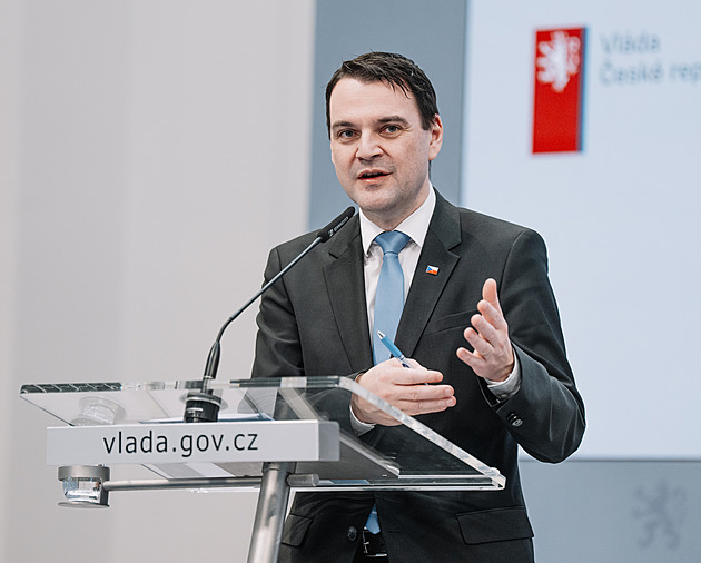 Evakuace nebudou, v Íránu jsou tři Češi, řekl Macinka. Babiš i opozice údery chválí