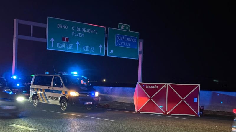 Smrtelná nehoda na dálnici D1: Řidič motorky se srazil s autem, vážným zraněním podlehl