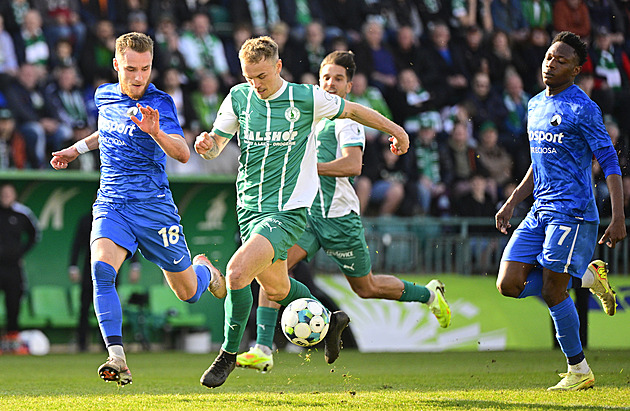 Bohemians - Liberec 0:0, oba týmy končily v deseti, Hodoušův gól zrušil ofsajd
