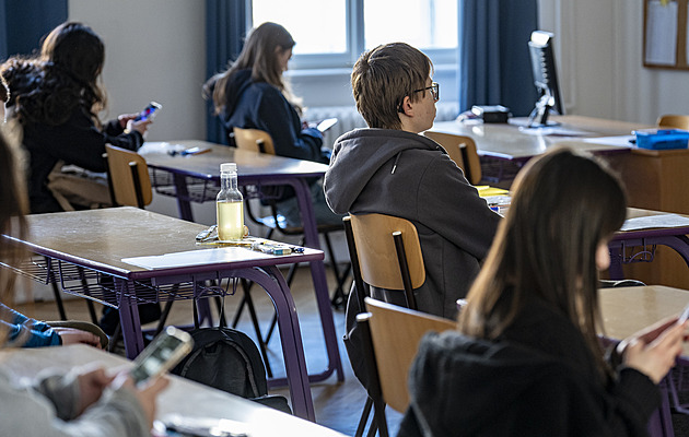 Startují školní přijímačky. Chytré hodinky nechte doma, pozor na barvu propisky