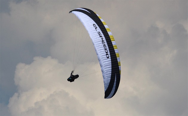Ve Švýcarsku zemřel český paraglidista, narazil do skály