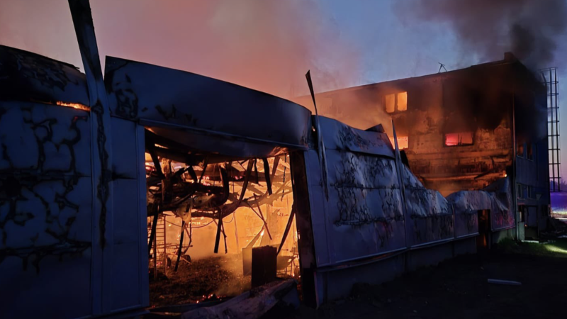 Požár v Pardubicích zřejmě souvisí s terorismem, tvrdí Metnar. Žháři zveřejnili video