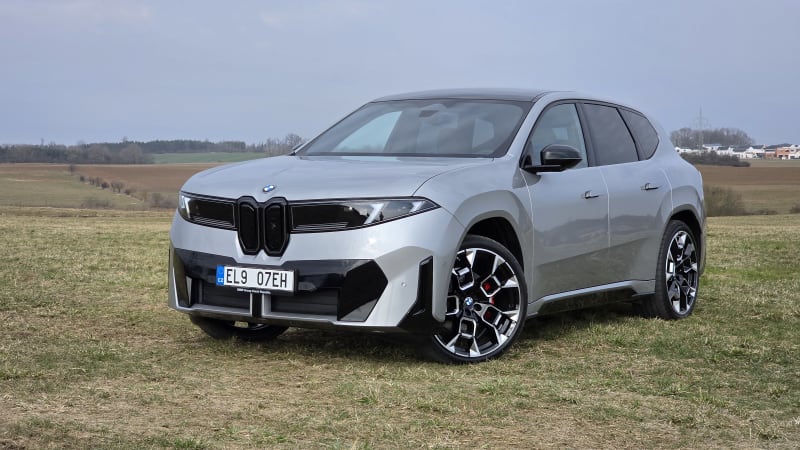 První dojmy: Nové BMW iX3 si poradí i bez vzduchového podvozku. Úplně samo ale jezdit nebude