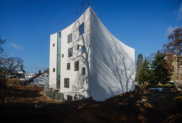 Jako procházka ve skalách. Novou turnovskou knihovnu málokdo přehlédne