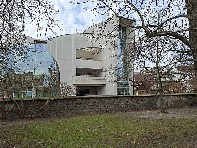 Bývalé kanceláře ČSOB v centru Pardubic se promění na bytový dům