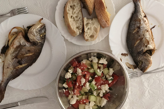 Večeříte příliš pozdě? Vědci prozradili ideální čas pro poslední jídlo dne