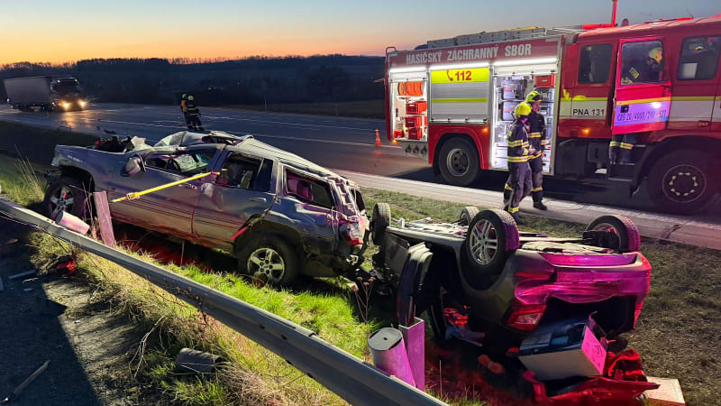 Nehoda dvou aut u České Skalice: Na místě jsou čtyři zranění, zasahují složky IZS